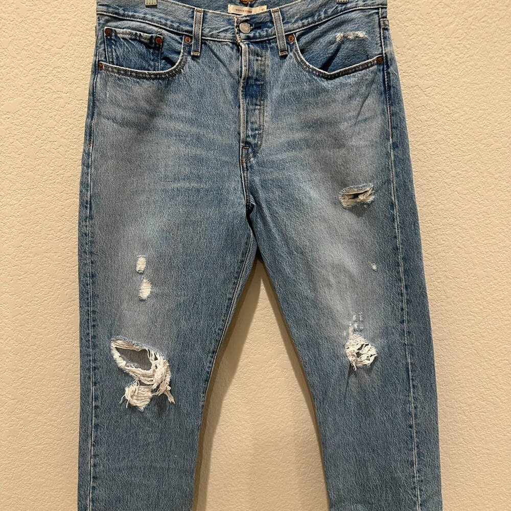 Levi’s Wedgie Straight Distressed High Rise Jeans Medium Wash Size 31